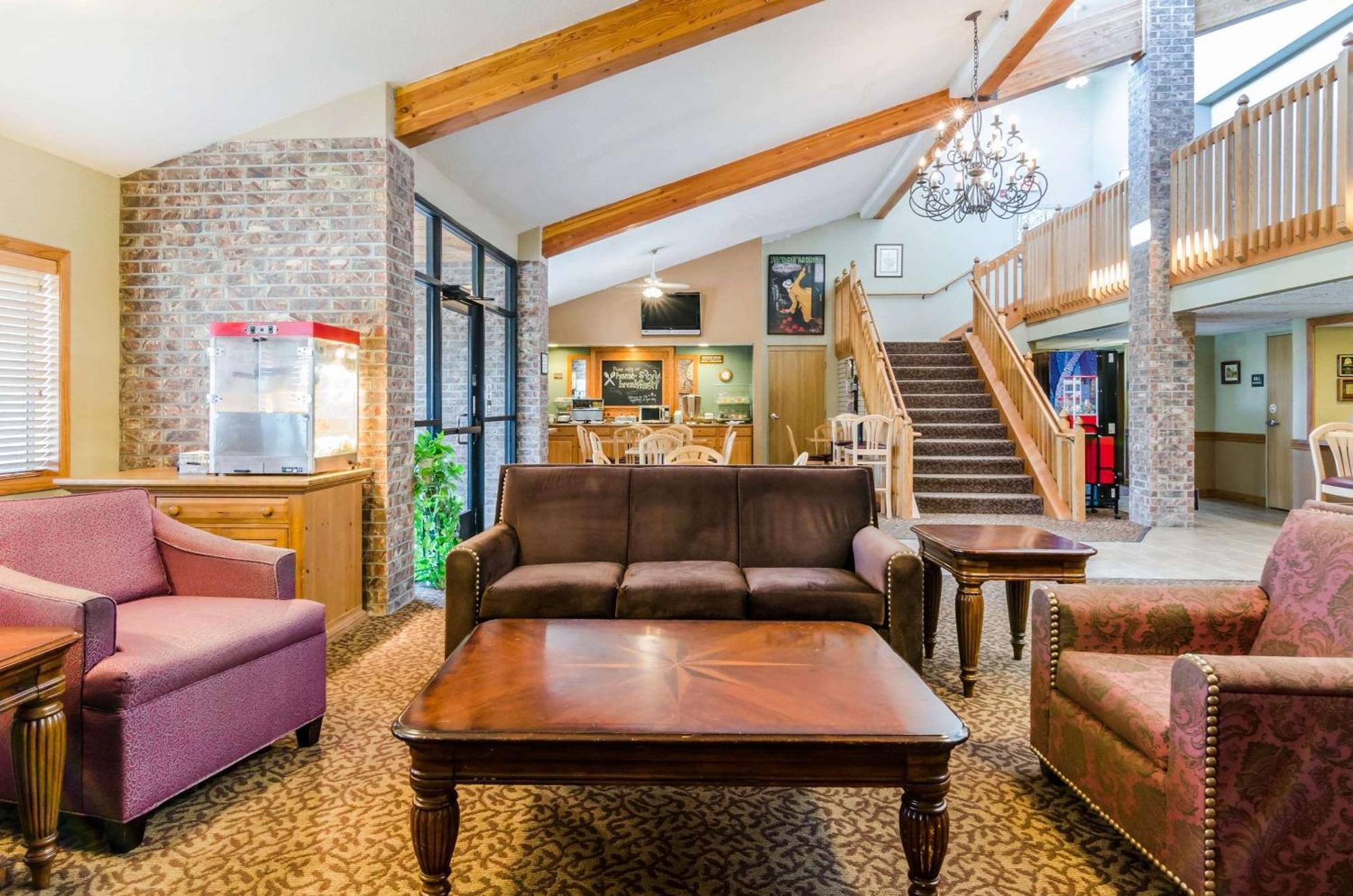 Rodeway Inn Hesston Екстериор снимка