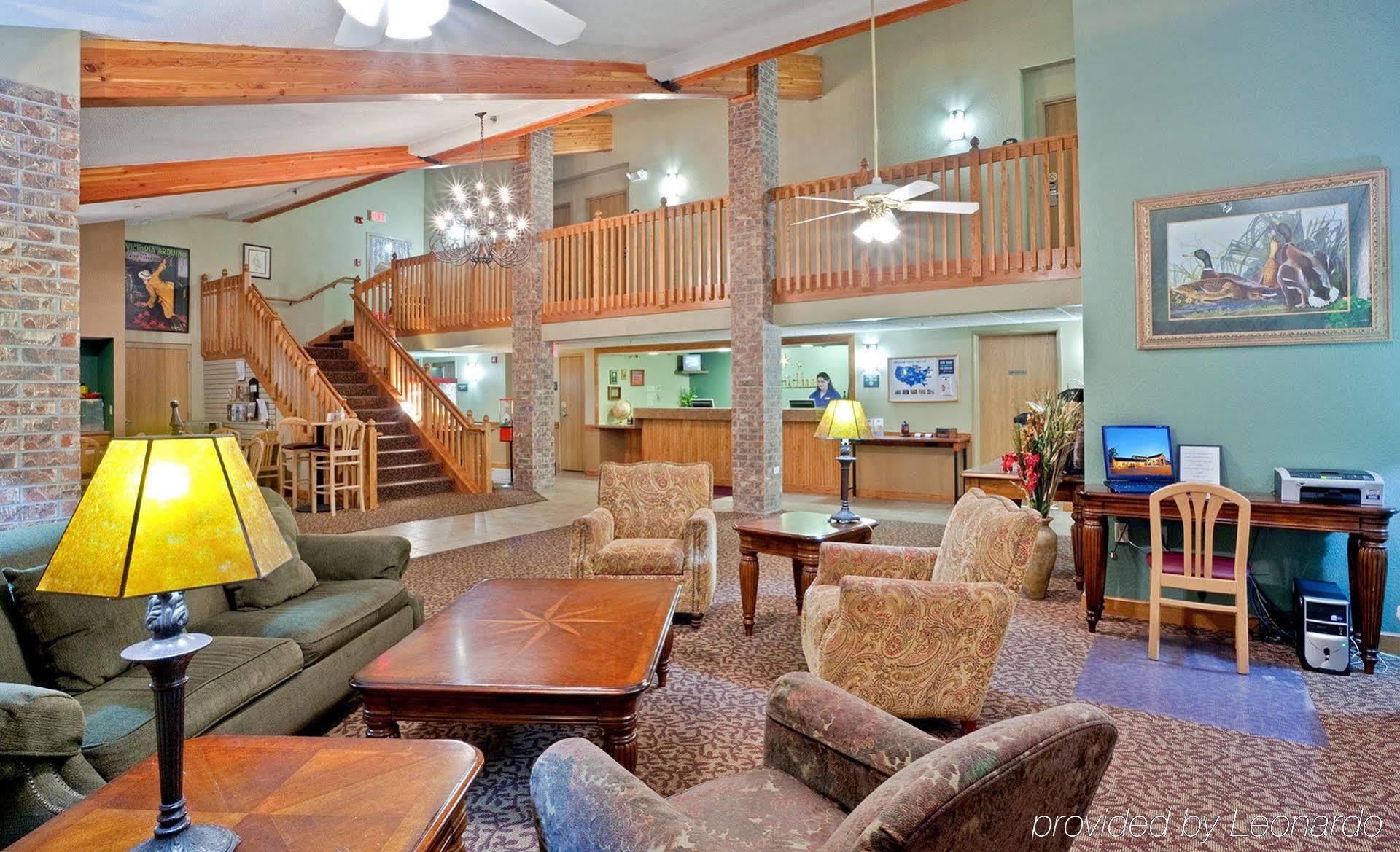 Rodeway Inn Hesston Екстериор снимка