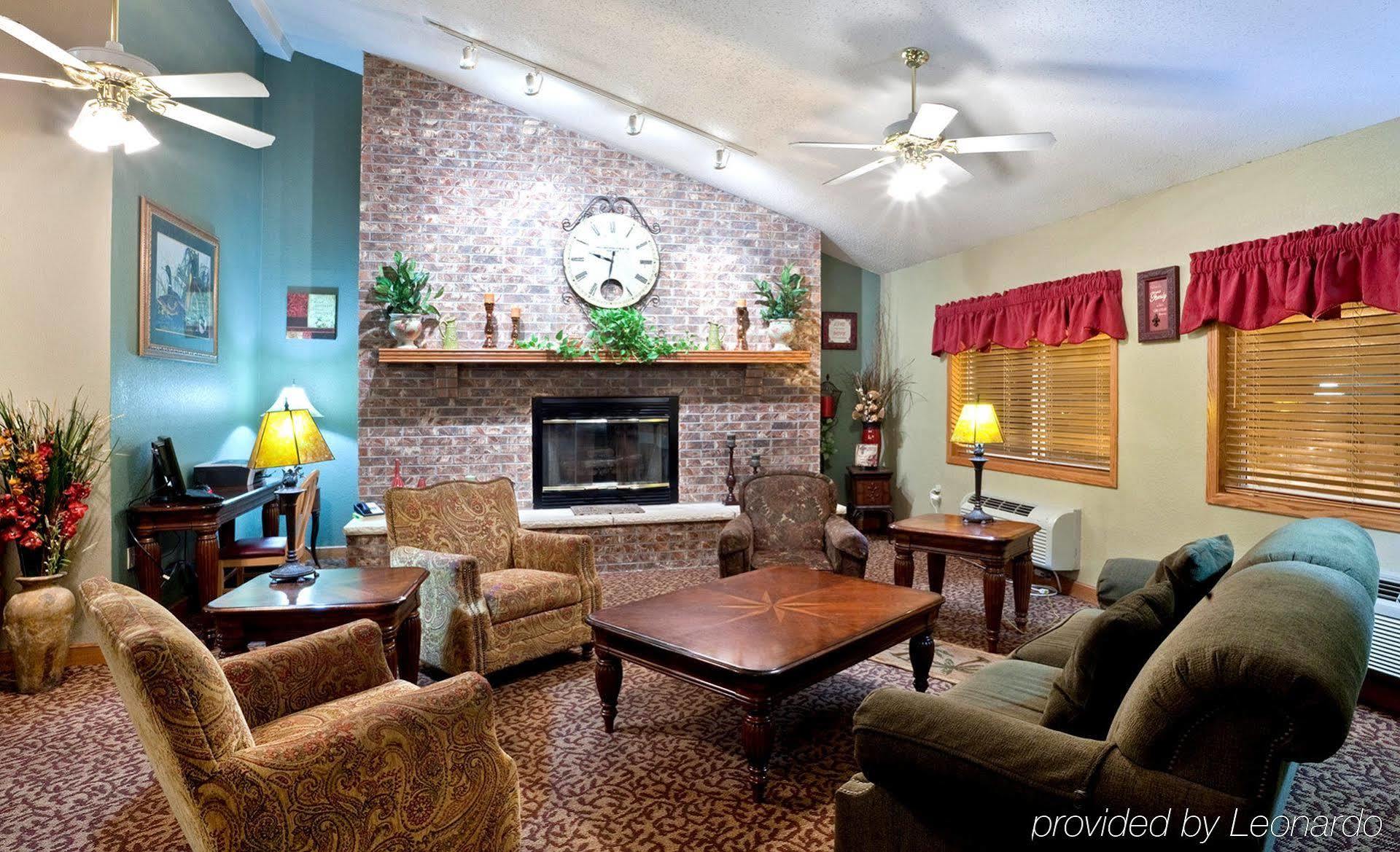 Rodeway Inn Hesston Екстериор снимка