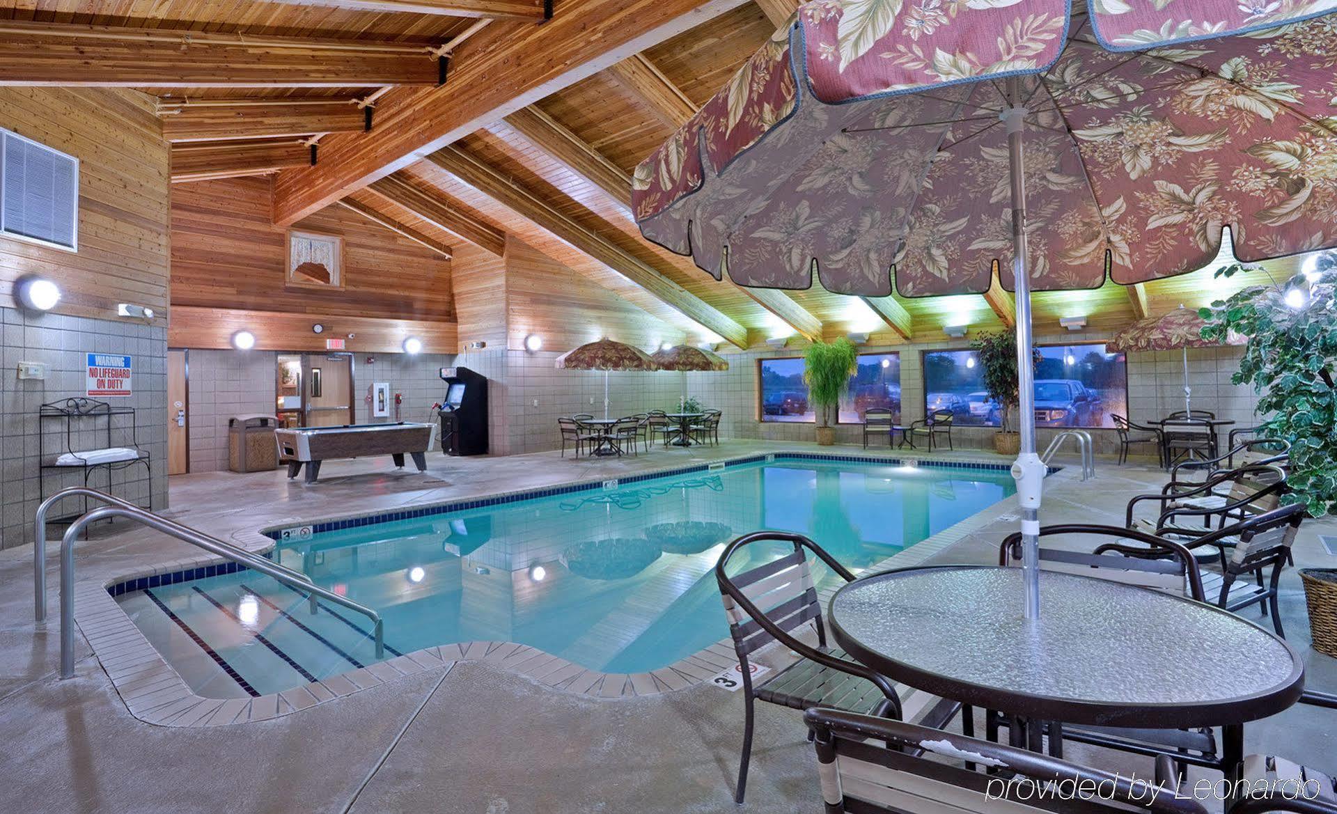 Rodeway Inn Hesston Екстериор снимка