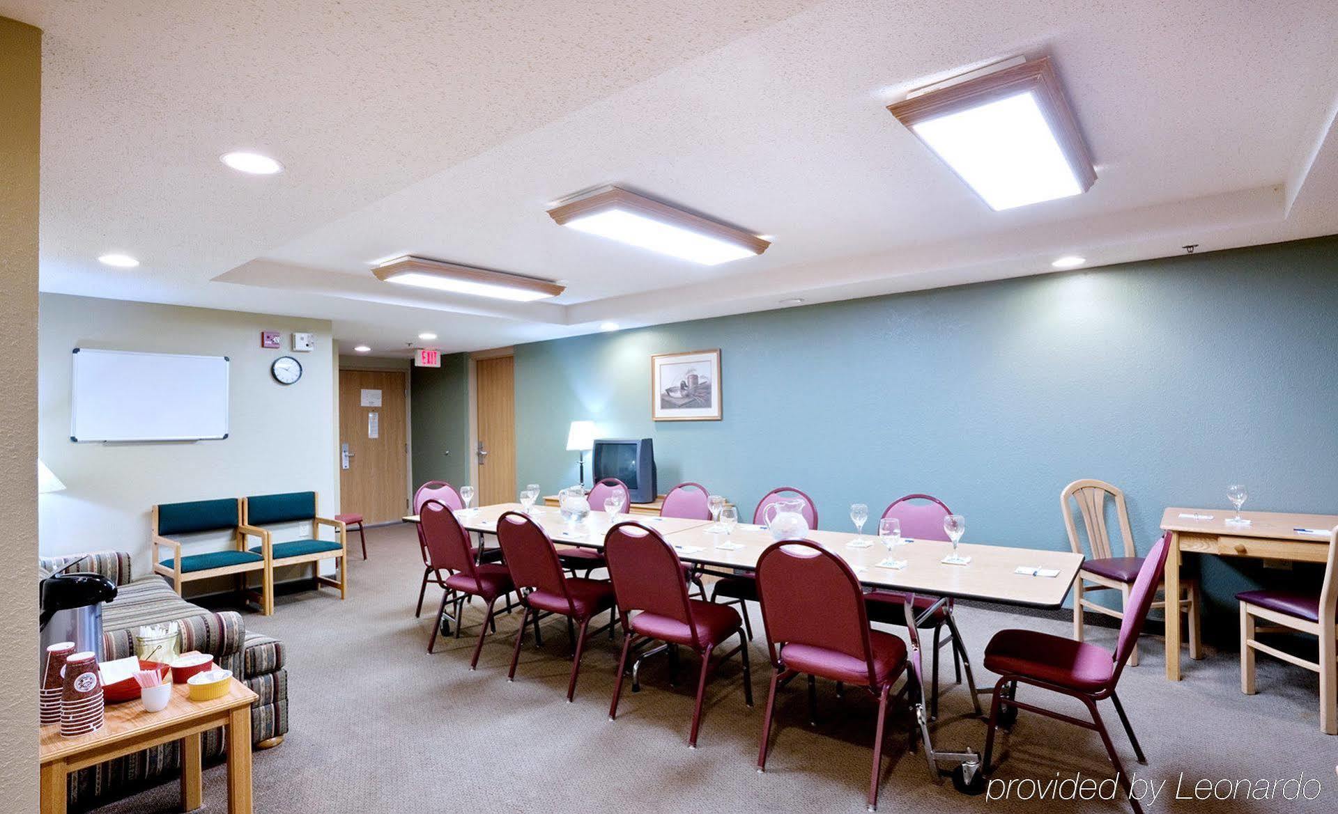 Rodeway Inn Hesston Екстериор снимка