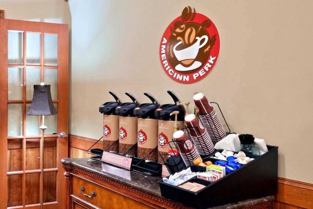 Rodeway Inn Hesston Екстериор снимка